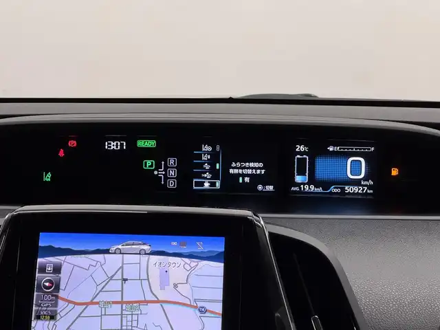トヨタ プリウス ＰＨＶ S ナビパッケージ 三重県 2017(平29)年 5.1万km スティールブロンドM プラグインハイブリッド/FF/インパネCVT/純正 11.6インチ 縦型ナビ/（AM/FM/USB/iPod/Bluetooth/AUX/TV）/バックカメラ/モデリスタエアロ（F/S/R下）/【OP】ETC2.0/Toyota Safety Sense/・プリクラッシュセーフティ/・レーンディパーチャーアラート（操舵支援付）/・レーダークルコン/・オートハイビーム/・ふらつき検知機能/・【OP】ITS Connect/装備/・【OP】AC100Vアクセサリーコンセント（ヴィークルパワーコネクター付・V2H対応・コンセント2ヶ）/・シートヒーター（D/N）/・ステアリングヒーター/・オートエアコン/・オートライト/・LED ヘッドライト＆フロントフォグランプ/・純正17inAW/・プッシュスタート/・スマートキーx1/・保/など