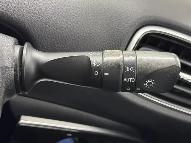 トヨタ プリウス ＰＨＶ S ナビパッケージ 三重県 2017(平29)年 5.1万km スティールブロンドM プラグインハイブリッド/FF/インパネCVT/純正 11.6インチ 縦型ナビ/（AM/FM/USB/iPod/Bluetooth/AUX/TV）/バックカメラ/モデリスタエアロ（F/S/R下）/【OP】ETC2.0/Toyota Safety Sense/・プリクラッシュセーフティ/・レーンディパーチャーアラート（操舵支援付）/・レーダークルコン/・オートハイビーム/・ふらつき検知機能/・【OP】ITS Connect/装備/・【OP】AC100Vアクセサリーコンセント（ヴィークルパワーコネクター付・V2H対応・コンセント2ヶ）/・シートヒーター（D/N）/・ステアリングヒーター/・オートエアコン/・オートライト/・LED ヘッドライト＆フロントフォグランプ/・純正17inAW/・プッシュスタート/・スマートキーx1/・保/など