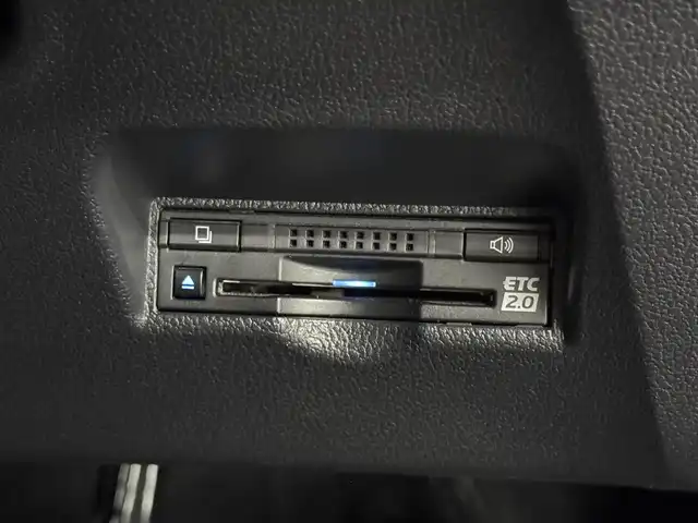 トヨタ プリウス ＰＨＶ S ナビパッケージ 三重県 2017(平29)年 5.1万km スティールブロンドM プラグインハイブリッド/FF/インパネCVT/純正 11.6インチ 縦型ナビ/（AM/FM/USB/iPod/Bluetooth/AUX/TV）/バックカメラ/モデリスタエアロ（F/S/R下）/【OP】ETC2.0/Toyota Safety Sense/・プリクラッシュセーフティ/・レーンディパーチャーアラート（操舵支援付）/・レーダークルコン/・オートハイビーム/・ふらつき検知機能/・【OP】ITS Connect/装備/・【OP】AC100Vアクセサリーコンセント（ヴィークルパワーコネクター付・V2H対応・コンセント2ヶ）/・シートヒーター（D/N）/・ステアリングヒーター/・オートエアコン/・オートライト/・LED ヘッドライト＆フロントフォグランプ/・純正17inAW/・プッシュスタート/・スマートキーx1/・保/など