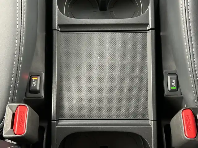 三菱 デリカＤ：５ シャモニー 愛知県 2025(令7)年 0.1千km グラファイトグレーメタリック/ブラックマイカ 登録済未使用車/４WD/ディーゼル/ターボ/全方位カメラ/AC100V電源/三菱e-Assist/・衝突軽減ブレーキ/・レーダークルーズコントロール/・レーンキープアシスト/・オートマチックハイビーム/・ブラインドスポットモニター/ハーフレザーシート/シートヒーター/パワーシート/革巻きステアリング/ステアリングヒーター/両側パワースライドドア/パワーバックドア/アイドリングストップ/センターデフロック/純正18インチアルミホイール/スマートキー/プッシュスタート/LEDヘッドライト/フロントフォグランプ/横滑り防止装置