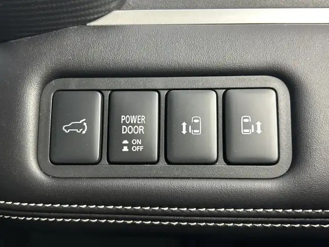 三菱 デリカＤ：５ シャモニー 愛知県 2025(令7)年 0.1千km グラファイトグレーメタリック/ブラックマイカ 登録済未使用車/４WD/ディーゼル/ターボ/全方位カメラ/AC100V電源/三菱e-Assist/・衝突軽減ブレーキ/・レーダークルーズコントロール/・レーンキープアシスト/・オートマチックハイビーム/・ブラインドスポットモニター/ハーフレザーシート/シートヒーター/パワーシート/革巻きステアリング/ステアリングヒーター/両側パワースライドドア/パワーバックドア/アイドリングストップ/センターデフロック/純正18インチアルミホイール/スマートキー/プッシュスタート/LEDヘッドライト/フロントフォグランプ/横滑り防止装置