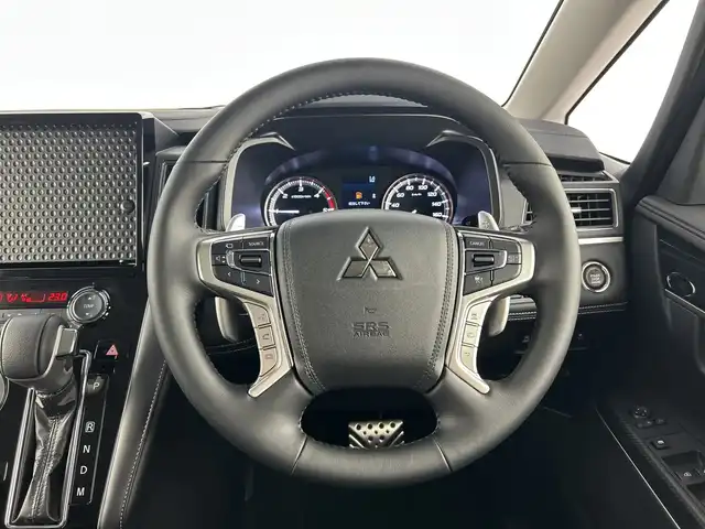 三菱 デリカＤ：５ シャモニー 愛知県 2025(令7)年 0.1千km グラファイトグレーメタリック/ブラックマイカ 登録済未使用車/４WD/ディーゼル/ターボ/全方位カメラ/AC100V電源/三菱e-Assist/・衝突軽減ブレーキ/・レーダークルーズコントロール/・レーンキープアシスト/・オートマチックハイビーム/・ブラインドスポットモニター/ハーフレザーシート/シートヒーター/パワーシート/革巻きステアリング/ステアリングヒーター/両側パワースライドドア/パワーバックドア/アイドリングストップ/センターデフロック/純正18インチアルミホイール/スマートキー/プッシュスタート/LEDヘッドライト/フロントフォグランプ/横滑り防止装置