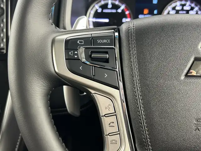 三菱 デリカＤ：５ シャモニー 愛知県 2025(令7)年 0.1千km グラファイトグレーメタリック/ブラックマイカ 登録済未使用車/４WD/ディーゼル/ターボ/全方位カメラ/AC100V電源/三菱e-Assist/・衝突軽減ブレーキ/・レーダークルーズコントロール/・レーンキープアシスト/・オートマチックハイビーム/・ブラインドスポットモニター/ハーフレザーシート/シートヒーター/パワーシート/革巻きステアリング/ステアリングヒーター/両側パワースライドドア/パワーバックドア/アイドリングストップ/センターデフロック/純正18インチアルミホイール/スマートキー/プッシュスタート/LEDヘッドライト/フロントフォグランプ/横滑り防止装置