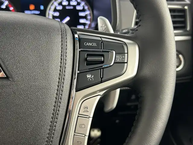 三菱 デリカＤ：５ シャモニー 愛知県 2025(令7)年 0.1千km グラファイトグレーメタリック/ブラックマイカ 登録済未使用車/４WD/ディーゼル/ターボ/全方位カメラ/AC100V電源/三菱e-Assist/・衝突軽減ブレーキ/・レーダークルーズコントロール/・レーンキープアシスト/・オートマチックハイビーム/・ブラインドスポットモニター/ハーフレザーシート/シートヒーター/パワーシート/革巻きステアリング/ステアリングヒーター/両側パワースライドドア/パワーバックドア/アイドリングストップ/センターデフロック/純正18インチアルミホイール/スマートキー/プッシュスタート/LEDヘッドライト/フロントフォグランプ/横滑り防止装置