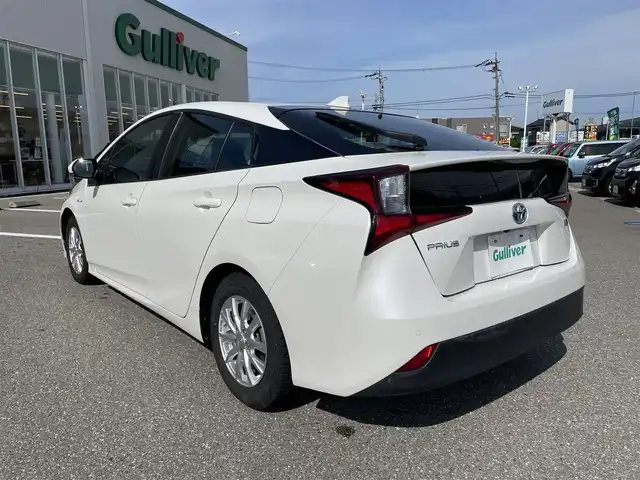 トヨタ プリウス S 石川県 2020(令2)年 3.6万km ホワイトパールクリスタルシャイン トヨタセーフティセンス/純正オーディオ/レーダークルーズ/LEDヘッドライト/スマートキー/プッシュスタート/電動ミラー/社外アルミ&スタッドレス/夏タイヤ積み込み/オートライト