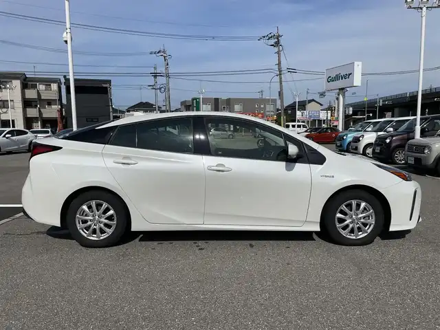 トヨタ プリウス S 石川県 2020(令2)年 3.6万km ホワイトパールクリスタルシャイン トヨタセーフティセンス/純正オーディオ/レーダークルーズ/LEDヘッドライト/スマートキー/プッシュスタート/電動ミラー/社外アルミ&スタッドレス/夏タイヤ積み込み/オートライト