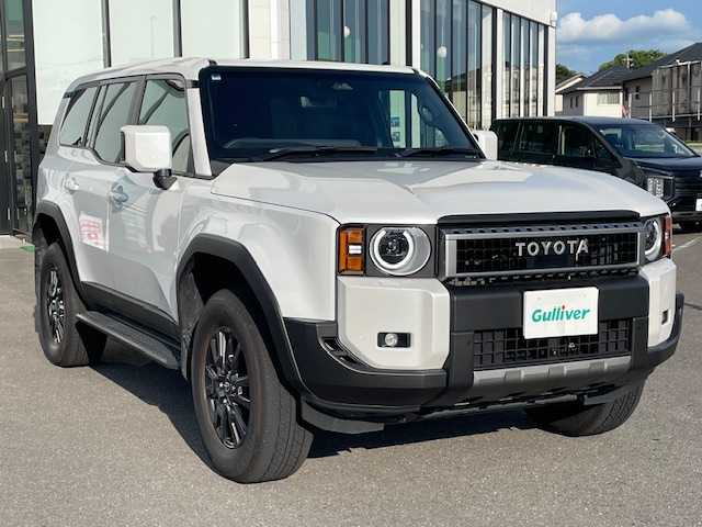 トヨタ ランドクルーザー ２５０ VX 長崎県 2024(令6)年 1.8万km プラチナホワイトパールマイカ 純正メーカーナビ/BT/Mira cast/USB/HDMI/フルセグTV/パノラマビューモニター/サンルーフ/黒本革シート/D席パワーシート/前席シートヒーター/前席エアーシート/トヨタセーフティセンス/レーダークルーズコントロール/ステアリングスイッチ/デジタルインナーミラー/ステアリングヒーター/パワーバックドア/LEDヘッドライト/オートマチックハイビーム/ビルトインETC