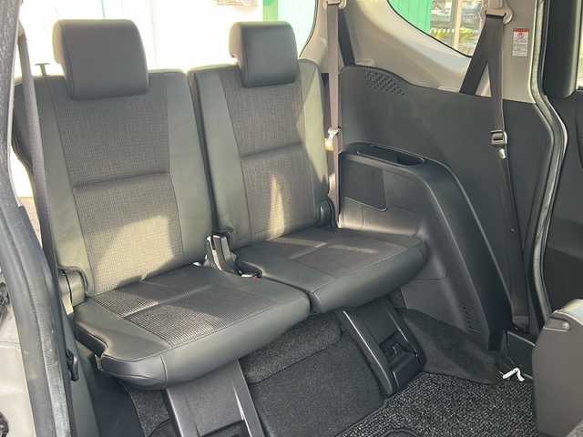 トヨタ シエンタ ハイブリッド 京都府 2018(平30)年 7万km パール 純正７インチナビ/バックカメラ/両側パワースライド/トヨタセーフティセンス/禁煙車/ＬＥＤヘッドライト/７人乗り/スマートキー/ドライブレコーダー/電動格納ミラー/ＥＴＣ/プッシュスタート