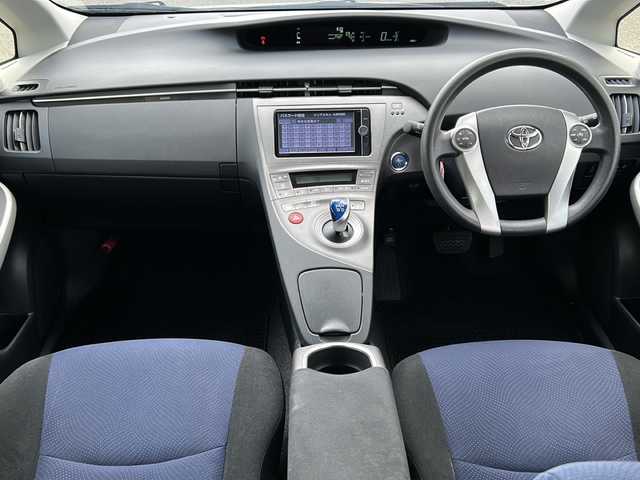 トヨタ プリウス S 石川県 2012(平24)年 6.7万km シルバーM 純正SDナビ【NSZT-W62Z】/バックカメラ/ビルトインETC/前後ドライブレコーダー/プッシュスタート/オートライト/ワンオーナー/純正アルミホイール/純正フロアマット/取扱説明書/保証書/記録簿/ナビ取扱説明書