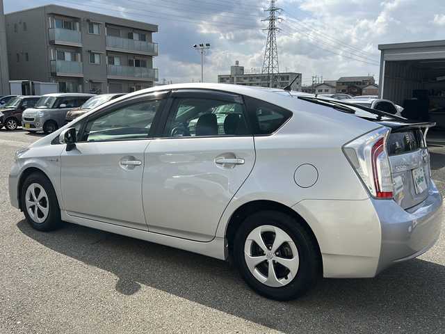 トヨタ プリウス S 石川県 2012(平24)年 6.7万km シルバーM 純正SDナビ【NSZT-W62Z】/バックカメラ/ビルトインETC/前後ドライブレコーダー/プッシュスタート/オートライト/ワンオーナー/純正アルミホイール/純正フロアマット/取扱説明書/保証書/記録簿/ナビ取扱説明書