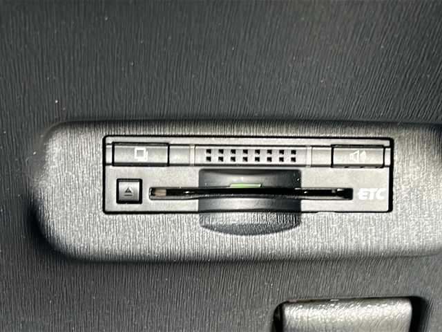 トヨタ プリウス S 石川県 2012(平24)年 6.7万km シルバーM 純正SDナビ【NSZT-W62Z】/バックカメラ/ビルトインETC/前後ドライブレコーダー/プッシュスタート/オートライト/ワンオーナー/純正アルミホイール/純正フロアマット/取扱説明書/保証書/記録簿/ナビ取扱説明書