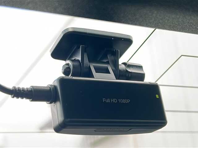 トヨタ プリウス S 石川県 2012(平24)年 6.7万km シルバーM 純正SDナビ【NSZT-W62Z】/バックカメラ/ビルトインETC/前後ドライブレコーダー/プッシュスタート/オートライト/ワンオーナー/純正アルミホイール/純正フロアマット/取扱説明書/保証書/記録簿/ナビ取扱説明書