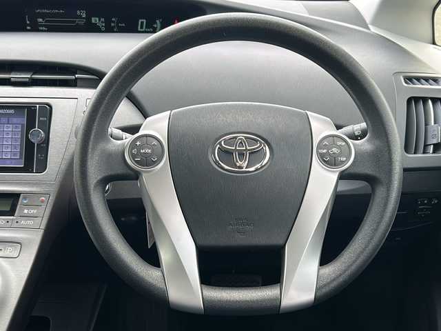 トヨタ プリウス S 石川県 2012(平24)年 6.7万km シルバーM 純正SDナビ【NSZT-W62Z】/バックカメラ/ビルトインETC/前後ドライブレコーダー/プッシュスタート/オートライト/ワンオーナー/純正アルミホイール/純正フロアマット/取扱説明書/保証書/記録簿/ナビ取扱説明書