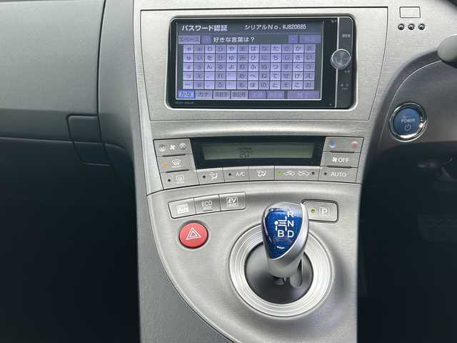 トヨタ プリウス S 石川県 2012(平24)年 6.7万km シルバーM 純正SDナビ【NSZT-W62Z】/バックカメラ/ビルトインETC/前後ドライブレコーダー/プッシュスタート/オートライト/ワンオーナー/純正アルミホイール/純正フロアマット/取扱説明書/保証書/記録簿/ナビ取扱説明書