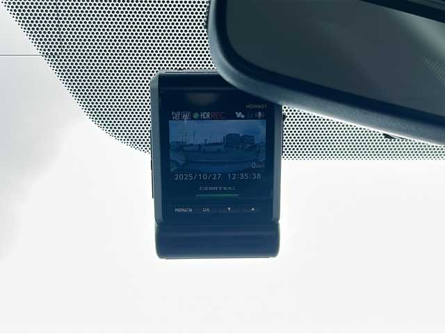 トヨタ プリウス S 石川県 2012(平24)年 6.7万km シルバーM 純正SDナビ【NSZT-W62Z】/バックカメラ/ビルトインETC/前後ドライブレコーダー/プッシュスタート/オートライト/ワンオーナー/純正アルミホイール/純正フロアマット/取扱説明書/保証書/記録簿/ナビ取扱説明書