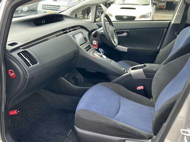 トヨタ プリウス S 石川県 2012(平24)年 6.7万km シルバーM 純正SDナビ【NSZT-W62Z】/バックカメラ/ビルトインETC/前後ドライブレコーダー/プッシュスタート/オートライト/ワンオーナー/純正アルミホイール/純正フロアマット/取扱説明書/保証書/記録簿/ナビ取扱説明書