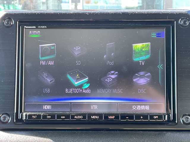 スズキ ジムニー シエラ JC 長野県 2023(令5)年 2.7万km ミディアムグレー 禁煙車/ワンオーナー/純正SDナビ/フルセグTV/バックカメラ/（Bluetooth/CD/DVD/HDMI）/社外１５インチアルミ（ＮＩＴＲＯ　ＰＯＷＥＲ）/前席シートヒーター/背面スペアタイヤ/クルーズコントロール/アイドリングストップ/衝突被害軽減システム/横滑り防止装置/レーンキープアシスト/ダウンヒルアシストコントロール/LEDヘッドライト/ウインカーミラー/社外フロアマット/カーテンエアバッグ/高低速2段切替レバー /ステアリングスイッチ/プッシュスタート/スマートキー