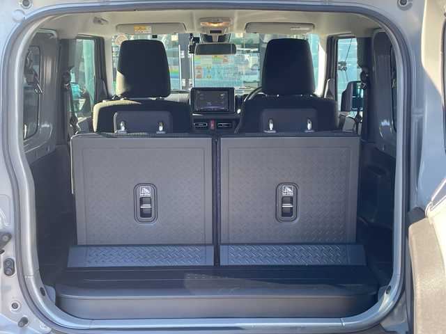 スズキ ジムニー シエラ JC 長野県 2023(令5)年 2.7万km ミディアムグレー 禁煙車/ワンオーナー/純正SDナビ/フルセグTV/バックカメラ/（Bluetooth/CD/DVD/HDMI）/社外１５インチアルミ（ＮＩＴＲＯ　ＰＯＷＥＲ）/前席シートヒーター/背面スペアタイヤ/クルーズコントロール/アイドリングストップ/衝突被害軽減システム/横滑り防止装置/レーンキープアシスト/ダウンヒルアシストコントロール/LEDヘッドライト/ウインカーミラー/社外フロアマット/カーテンエアバッグ/高低速2段切替レバー /ステアリングスイッチ/プッシュスタート/スマートキー