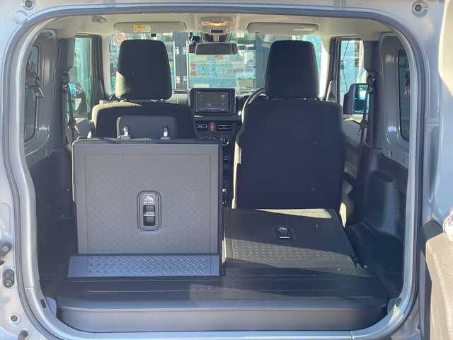 スズキ ジムニー シエラ JC 長野県 2023(令5)年 2.7万km ミディアムグレー 禁煙車/ワンオーナー/純正SDナビ/フルセグTV/バックカメラ/（Bluetooth/CD/DVD/HDMI）/社外１５インチアルミ（ＮＩＴＲＯ　ＰＯＷＥＲ）/前席シートヒーター/背面スペアタイヤ/クルーズコントロール/アイドリングストップ/衝突被害軽減システム/横滑り防止装置/レーンキープアシスト/ダウンヒルアシストコントロール/LEDヘッドライト/ウインカーミラー/社外フロアマット/カーテンエアバッグ/高低速2段切替レバー /ステアリングスイッチ/プッシュスタート/スマートキー