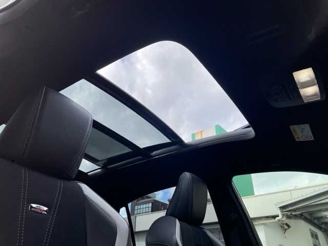 トヨタ ハリアー エレガンス GRスポーツ 神奈川県 2018(平30)年 3.5万km ホワイトパールクリスタルシャイン ワンオーナー				/社外9インチSDナビ【ALPINE：X9Z】				/・DTV/SD/CD/DVD/REC/BT				/バックカメラ				/パノラマルーフ	/ハーフレザーシート/運転席パワーシート			/ビルトインETC							/ToyotaSafetySense/・プリクラッシュセーフティー				/・レーンディパーチャーアラート									/・オートマチックハイビーム/・レーダークルーズコントロール				/前後ドライブレコーダー	/オートライト									/純正LEDヘッドライト/フォグランプ				/LEDイルミネーションビーム			/プッシュEgスタート/ストップ				/スマートキー×2/ターンランプ付電動格納ドアミラー				/純正フロアマット				/取扱説明書				/ナビ取扱説明書				/新車時保証書