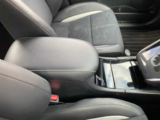 トヨタ ハリアー エレガンス GRスポーツ 神奈川県 2018(平30)年 3.5万km ホワイトパールクリスタルシャイン ワンオーナー				/社外9インチSDナビ【ALPINE：X9Z】				/・DTV/SD/CD/DVD/REC/BT				/バックカメラ				/パノラマルーフ	/ハーフレザーシート/運転席パワーシート			/ビルトインETC							/ToyotaSafetySense/・プリクラッシュセーフティー				/・レーンディパーチャーアラート									/・オートマチックハイビーム/・レーダークルーズコントロール				/前後ドライブレコーダー	/オートライト									/純正LEDヘッドライト/フォグランプ				/LEDイルミネーションビーム			/プッシュEgスタート/ストップ				/スマートキー×2/ターンランプ付電動格納ドアミラー				/純正フロアマット				/取扱説明書				/ナビ取扱説明書				/新車時保証書