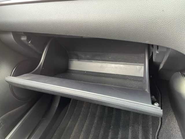 トヨタ ハリアー エレガンス GRスポーツ 神奈川県 2018(平30)年 3.5万km ホワイトパールクリスタルシャイン ワンオーナー				/社外9インチSDナビ【ALPINE：X9Z】				/・DTV/SD/CD/DVD/REC/BT				/バックカメラ				/パノラマルーフ	/ハーフレザーシート/運転席パワーシート			/ビルトインETC							/ToyotaSafetySense/・プリクラッシュセーフティー				/・レーンディパーチャーアラート									/・オートマチックハイビーム/・レーダークルーズコントロール				/前後ドライブレコーダー	/オートライト									/純正LEDヘッドライト/フォグランプ				/LEDイルミネーションビーム			/プッシュEgスタート/ストップ				/スマートキー×2/ターンランプ付電動格納ドアミラー				/純正フロアマット				/取扱説明書				/ナビ取扱説明書				/新車時保証書