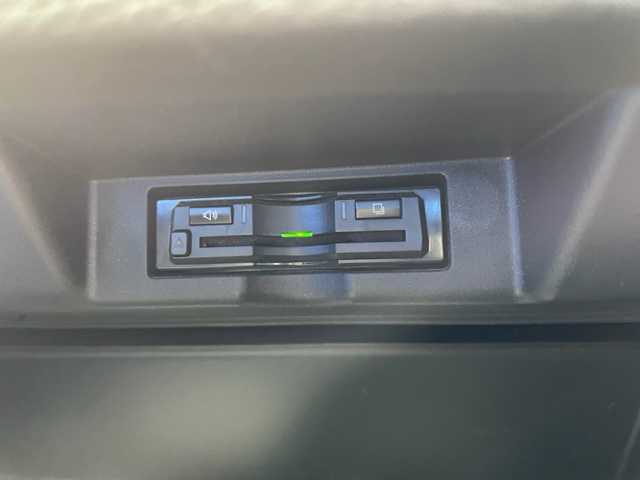 トヨタ ハリアー エレガンス GRスポーツ 神奈川県 2018(平30)年 3.5万km ホワイトパールクリスタルシャイン ワンオーナー				/社外9インチSDナビ【ALPINE：X9Z】				/・DTV/SD/CD/DVD/REC/BT				/バックカメラ				/パノラマルーフ	/ハーフレザーシート/運転席パワーシート			/ビルトインETC							/ToyotaSafetySense/・プリクラッシュセーフティー				/・レーンディパーチャーアラート									/・オートマチックハイビーム/・レーダークルーズコントロール				/前後ドライブレコーダー	/オートライト									/純正LEDヘッドライト/フォグランプ				/LEDイルミネーションビーム			/プッシュEgスタート/ストップ				/スマートキー×2/ターンランプ付電動格納ドアミラー				/純正フロアマット				/取扱説明書				/ナビ取扱説明書				/新車時保証書