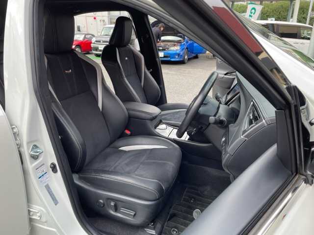 トヨタ ハリアー エレガンス GRスポーツ 神奈川県 2018(平30)年 3.5万km ホワイトパールクリスタルシャイン ワンオーナー				/社外9インチSDナビ【ALPINE：X9Z】				/・DTV/SD/CD/DVD/REC/BT				/バックカメラ				/パノラマルーフ	/ハーフレザーシート/運転席パワーシート			/ビルトインETC							/ToyotaSafetySense/・プリクラッシュセーフティー				/・レーンディパーチャーアラート									/・オートマチックハイビーム/・レーダークルーズコントロール				/前後ドライブレコーダー	/オートライト									/純正LEDヘッドライト/フォグランプ				/LEDイルミネーションビーム			/プッシュEgスタート/ストップ				/スマートキー×2/ターンランプ付電動格納ドアミラー				/純正フロアマット				/取扱説明書				/ナビ取扱説明書				/新車時保証書