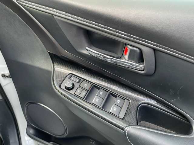 トヨタ ハリアー エレガンス GRスポーツ 神奈川県 2018(平30)年 3.5万km ホワイトパールクリスタルシャイン ワンオーナー				/社外9インチSDナビ【ALPINE：X9Z】				/・DTV/SD/CD/DVD/REC/BT				/バックカメラ				/パノラマルーフ	/ハーフレザーシート/運転席パワーシート			/ビルトインETC							/ToyotaSafetySense/・プリクラッシュセーフティー				/・レーンディパーチャーアラート									/・オートマチックハイビーム/・レーダークルーズコントロール				/前後ドライブレコーダー	/オートライト									/純正LEDヘッドライト/フォグランプ				/LEDイルミネーションビーム			/プッシュEgスタート/ストップ				/スマートキー×2/ターンランプ付電動格納ドアミラー				/純正フロアマット				/取扱説明書				/ナビ取扱説明書				/新車時保証書