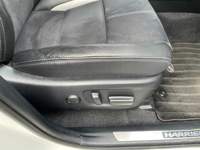 トヨタ ハリアー エレガンス GRスポーツ 神奈川県 2018(平30)年 3.5万km ホワイトパールクリスタルシャイン ワンオーナー				/社外9インチSDナビ【ALPINE：X9Z】				/・DTV/SD/CD/DVD/REC/BT				/バックカメラ				/パノラマルーフ	/ハーフレザーシート/運転席パワーシート			/ビルトインETC							/ToyotaSafetySense/・プリクラッシュセーフティー				/・レーンディパーチャーアラート									/・オートマチックハイビーム/・レーダークルーズコントロール				/前後ドライブレコーダー	/オートライト									/純正LEDヘッドライト/フォグランプ				/LEDイルミネーションビーム			/プッシュEgスタート/ストップ				/スマートキー×2/ターンランプ付電動格納ドアミラー				/純正フロアマット				/取扱説明書				/ナビ取扱説明書				/新車時保証書