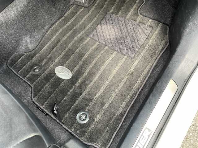 トヨタ ハリアー エレガンス GRスポーツ 神奈川県 2018(平30)年 3.5万km ホワイトパールクリスタルシャイン ワンオーナー				/社外9インチSDナビ【ALPINE：X9Z】				/・DTV/SD/CD/DVD/REC/BT				/バックカメラ				/パノラマルーフ	/ハーフレザーシート/運転席パワーシート			/ビルトインETC							/ToyotaSafetySense/・プリクラッシュセーフティー				/・レーンディパーチャーアラート									/・オートマチックハイビーム/・レーダークルーズコントロール				/前後ドライブレコーダー	/オートライト									/純正LEDヘッドライト/フォグランプ				/LEDイルミネーションビーム			/プッシュEgスタート/ストップ				/スマートキー×2/ターンランプ付電動格納ドアミラー				/純正フロアマット				/取扱説明書				/ナビ取扱説明書				/新車時保証書