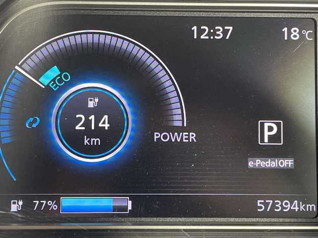 日産 リーフ X Vセレクション 神奈川県 2020(令2)年 5.8万km スーパーブラック プロパイロット/純正9インチSDナビ/インテリジェントアラウンドビューモニター/インテリジェントルームミラー/衝突被害軽減システム/車線逸脱警報/追従式クルーズコントロール/横滑り防止装置/ETC/LEDヘッドライト/オートライト/ウィンカーミラー/電動格納ミラー/純正17インチAW/シートヒーター/ステアリングヒーター/プッシュスタート/スマートキー/フロアマット/スペアキー/取扱説明書/保証書