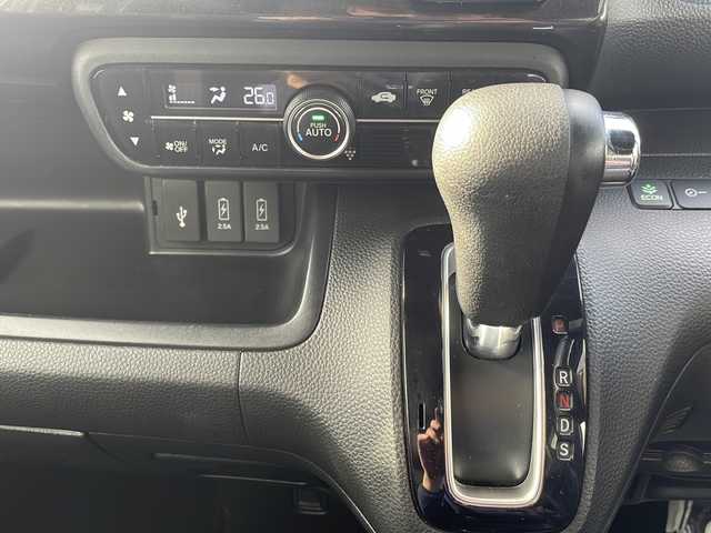 ホンダ Ｎ ＢＯＸ カスタム G L ターボ ホンダセンシング 福井県 2019(平31)年 11.7万km プラチナホワイトパール (株)IDOMが運営する【じしゃロン福井店】の自社ローン対象車両になります。こちらは現金またはオートローンご利用時の価格です。自社ローンご希望の方は別途その旨お申付け下さい/ホンダセンシング/純正ナビ（CD・DVD・BT接続可）/フルセグテレビ/ビルトインETC/両側パワースライドドア/LEDヘッドライト