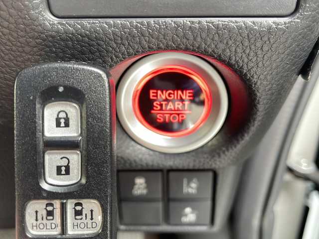 ホンダ Ｎ ＢＯＸ カスタム G L ターボ ホンダセンシング 福井県 2019(平31)年 11.7万km プラチナホワイトパール (株)IDOMが運営する【じしゃロン福井店】の自社ローン対象車両になります。こちらは現金またはオートローンご利用時の価格です。自社ローンご希望の方は別途その旨お申付け下さい/ホンダセンシング/純正ナビ（CD・DVD・BT接続可）/フルセグテレビ/ビルトインETC/両側パワースライドドア/LEDヘッドライト