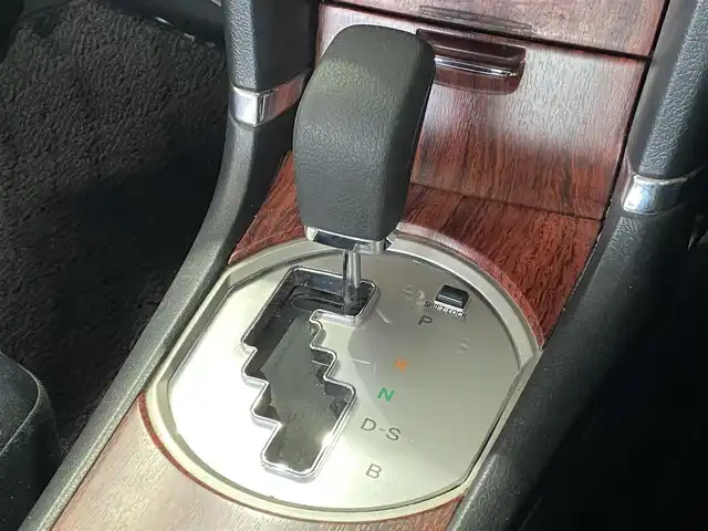 トヨタ アリオン A20 岐阜県 2010(平22)年 17.6万km ブラックマイカ 純正ナビ/ワンセグTV/CD/AM/FM/クルーズコントロール/オートライト/HIDヘッドライト/純正フロアマット/純正ドアバイザー/社外15インチAW/スペアキー/スマートキー/取扱説明書/保証書