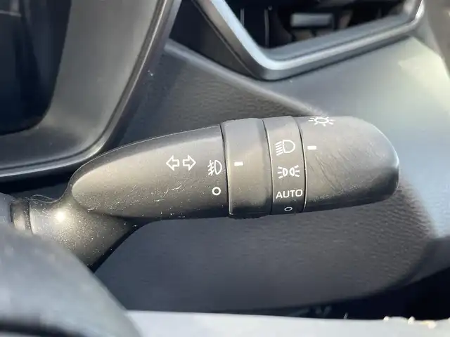 トヨタ カローラツーリング ハイブリッド ダブルバイビー 大阪府 2021(令3)年 3.3万km ホワイトパールクリスタルシャイン トヨタセーフティセンス/・アダプティクブクルーズコントロール/・プリクラッシュセーフティー/・レーントレーシングアシスト/・クリアランスソナー/・パーキングサポートブレーキー/・オートマチックハイビーム/・ロードサインアシスト/純正9インチナビ/・Bluetooth/Miracast/ラジオ/主要装備/・バックカメラ/・横滑り防止装置/・オートホールド/・LEDヘッドライト/・ヘッドライトレベライザー/・フォグランプ/・SOSコール/・手動防眩ルームミラー/・ドライブレコーダー/・ETC