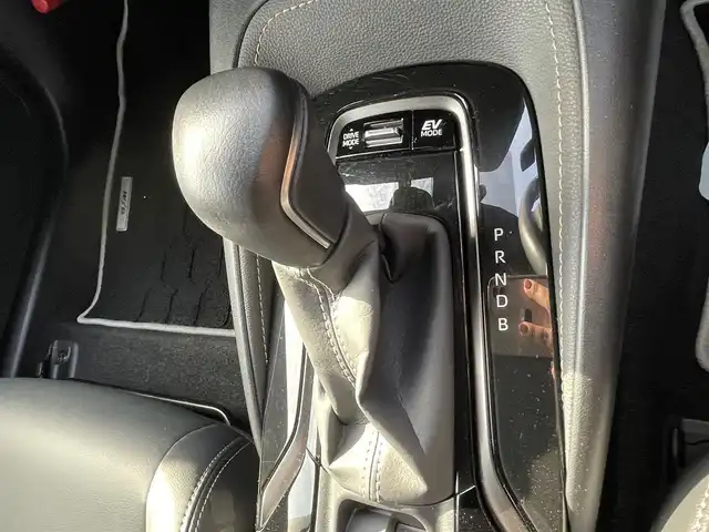 トヨタ カローラツーリング ハイブリッド ダブルバイビー 大阪府 2021(令3)年 3.3万km ホワイトパールクリスタルシャイン トヨタセーフティセンス/・アダプティクブクルーズコントロール/・プリクラッシュセーフティー/・レーントレーシングアシスト/・クリアランスソナー/・パーキングサポートブレーキー/・オートマチックハイビーム/・ロードサインアシスト/純正9インチナビ/・Bluetooth/Miracast/ラジオ/主要装備/・バックカメラ/・横滑り防止装置/・オートホールド/・LEDヘッドライト/・ヘッドライトレベライザー/・フォグランプ/・SOSコール/・手動防眩ルームミラー/・ドライブレコーダー/・ETC