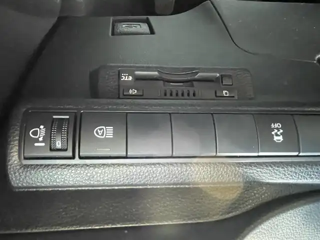 トヨタ カローラツーリング ハイブリッド ダブルバイビー 大阪府 2021(令3)年 3.3万km ホワイトパールクリスタルシャイン トヨタセーフティセンス/・アダプティクブクルーズコントロール/・プリクラッシュセーフティー/・レーントレーシングアシスト/・クリアランスソナー/・パーキングサポートブレーキー/・オートマチックハイビーム/・ロードサインアシスト/純正9インチナビ/・Bluetooth/Miracast/ラジオ/主要装備/・バックカメラ/・横滑り防止装置/・オートホールド/・LEDヘッドライト/・ヘッドライトレベライザー/・フォグランプ/・SOSコール/・手動防眩ルームミラー/・ドライブレコーダー/・ETC