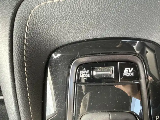 トヨタ カローラツーリング ハイブリッド ダブルバイビー 大阪府 2021(令3)年 3.3万km ホワイトパールクリスタルシャイン トヨタセーフティセンス/・アダプティクブクルーズコントロール/・プリクラッシュセーフティー/・レーントレーシングアシスト/・クリアランスソナー/・パーキングサポートブレーキー/・オートマチックハイビーム/・ロードサインアシスト/純正9インチナビ/・Bluetooth/Miracast/ラジオ/主要装備/・バックカメラ/・横滑り防止装置/・オートホールド/・LEDヘッドライト/・ヘッドライトレベライザー/・フォグランプ/・SOSコール/・手動防眩ルームミラー/・ドライブレコーダー/・ETC