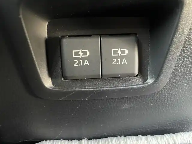 トヨタ カローラツーリング ハイブリッド ダブルバイビー 大阪府 2021(令3)年 3.3万km ホワイトパールクリスタルシャイン トヨタセーフティセンス/・アダプティクブクルーズコントロール/・プリクラッシュセーフティー/・レーントレーシングアシスト/・クリアランスソナー/・パーキングサポートブレーキー/・オートマチックハイビーム/・ロードサインアシスト/純正9インチナビ/・Bluetooth/Miracast/ラジオ/主要装備/・バックカメラ/・横滑り防止装置/・オートホールド/・LEDヘッドライト/・ヘッドライトレベライザー/・フォグランプ/・SOSコール/・手動防眩ルームミラー/・ドライブレコーダー/・ETC