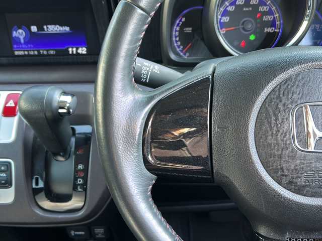 ホンダ Ｎ ＯＮＥ プレミアム Lパッケージ 広島県 2013(平25)年 7万km プレミアムディープロッソパール 禁煙/スマートフォン連携ディスプレイオーディオ/・CD/Bluetooth/HDMI/バックカメラ/HIDヘッドライト/フォグランプ/オートライト/本革巻ステアリングホイール/スマートキー/プッシュスタート/スペアキー/ETC/純正フロアマット/横滑り防止/純正１４インチアルミホイール