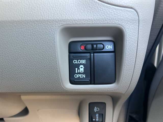 ホンダ Ｎ ＢＯＸ ＋ G Lパッケージ 東京都 2013(平25)年 3.8万km アラバスターシルバーメタリック エンジンスタートボタン/GathersワンセグTVナビ(VXM-128VS)/(USB/AUX)/バックカメラ/純正フロアマット/横滑り防止装置/スマートキー