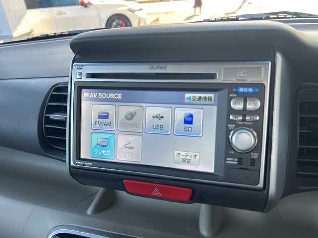 ホンダ Ｎ ＢＯＸ ＋ G Lパッケージ 東京都 2013(平25)年 3.8万km アラバスターシルバーメタリック エンジンスタートボタン/GathersワンセグTVナビ(VXM-128VS)/(USB/AUX)/バックカメラ/純正フロアマット/横滑り防止装置/スマートキー