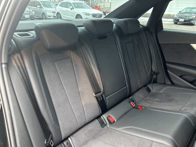 アウディ Ａ４ 40TDIクワトロ Sライン 道東・釧路十勝 2022(令4)年 1万km ミトスブラックメタリック ４WD/純正MMIナビ/　BT/USB/AppleCarPlay/フルセグ/サラウンドビューカメラ/純正ETC2.0/純正前後ドライブレコーダー/アウディプレセンス/レーンキーピングアシスト/アダプティブクルーズコントロール/パークディスタンスコントロール/パーキングアシスト/ハーフレザーシート/フロントパワーシート/フロントシートヒーティング/バーチャルコックピット/マトリクスLEDヘッドライト/純正18インチAW/純正フロアマット/取扱説明書/保証書