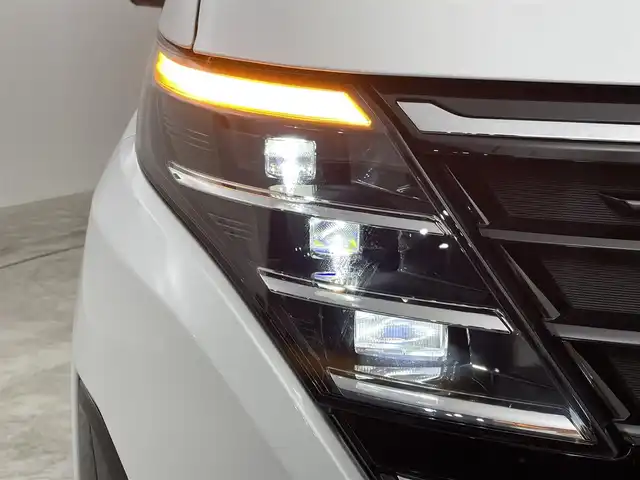 日産 セレナ e－パワー ハイウェイスター V 群馬県 2025(令7)年 0.1万km未満 プリズムホワイト 純正１２．３インチナビ　アラウンドビューモニター　プロパイロット　ブラインドスポットモニター　レーンキープアシスト　エマージェンシーブレーキ　デジタルインナーミラー　ＥＴＣ２．０　コーナーセンサー