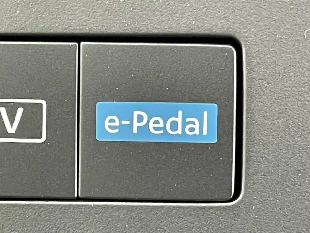 日産 セレナ e－パワー ハイウェイスター V 群馬県 2025(令7)年 0.1万km未満 プリズムホワイト 純正１２．３インチナビ　アラウンドビューモニター　プロパイロット　ブラインドスポットモニター　レーンキープアシスト　エマージェンシーブレーキ　デジタルインナーミラー　ＥＴＣ２．０　コーナーセンサー