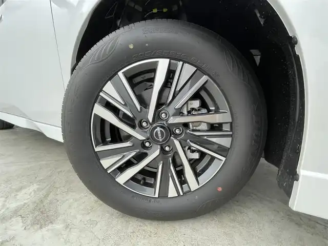 日産 セレナ e－パワー ハイウェイスター V 群馬県 2025(令7)年 0.1万km未満 プリズムホワイト 純正１２．３インチナビ　アラウンドビューモニター　プロパイロット　ブラインドスポットモニター　レーンキープアシスト　エマージェンシーブレーキ　デジタルインナーミラー　ＥＴＣ２．０　コーナーセンサー