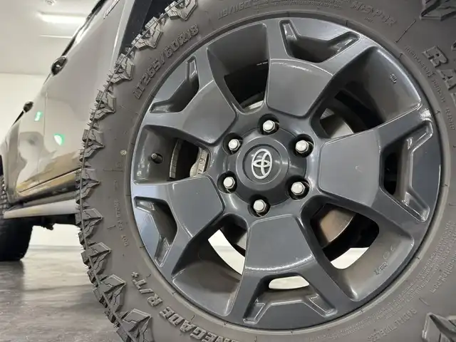 トヨタ ハイラックス Z ブラックラリーエディション 三重県 2019(令1)年 9.9万km アティチュードブラックマイカ 2.4L ディーゼルターボ/パートタイム4WD/MTモード付フロア6AT/純正 7インチナビ NSZT-W68T/（AM/FM/CD/DVD/TV/SD/SDREC/Bluetooth）/バックガイドモニター/ドライブレコーダー 前後/ETC/Toyota Safety Sense/・プリクラッシュセーフティ［PCS］/・レーンディパーチャーアラート［LDA］/・ダウンヒルアシストコントロール［DAC］/・ヒルスタートアシストコントロール［HAC］/・EBD（電子制動力配分制御）付ABS＆ブレーキアシスト/・VSC＆TRC/・緊急ブレーキシグナル/装備/・豪州トヨタ純正バグガード/・ハードトノカバー（施錠機能・ダンパー付）/・クルーズコントロール/・オートエアコン/・プッシュスタート/・オートライト/・フロント＆リヤフォグランプ/・ブラックラリーED専用 18inAW（ブラック塗装）