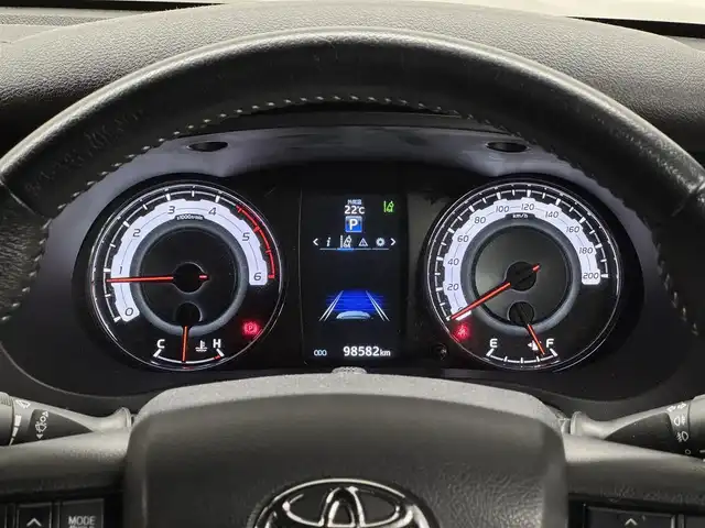 トヨタ ハイラックス Z ブラックラリーエディション 三重県 2019(令1)年 9.9万km アティチュードブラックマイカ 2.4L ディーゼルターボ/パートタイム4WD/MTモード付フロア6AT/純正 7インチナビ NSZT-W68T/（AM/FM/CD/DVD/TV/SD/SDREC/Bluetooth）/バックガイドモニター/ドライブレコーダー 前後/ETC/Toyota Safety Sense/・プリクラッシュセーフティ［PCS］/・レーンディパーチャーアラート［LDA］/・ダウンヒルアシストコントロール［DAC］/・ヒルスタートアシストコントロール［HAC］/・EBD（電子制動力配分制御）付ABS＆ブレーキアシスト/・VSC＆TRC/・緊急ブレーキシグナル/装備/・豪州トヨタ純正バグガード/・ハードトノカバー（施錠機能・ダンパー付）/・クルーズコントロール/・オートエアコン/・プッシュスタート/・オートライト/・フロント＆リヤフォグランプ/・ブラックラリーED専用 18inAW（ブラック塗装）