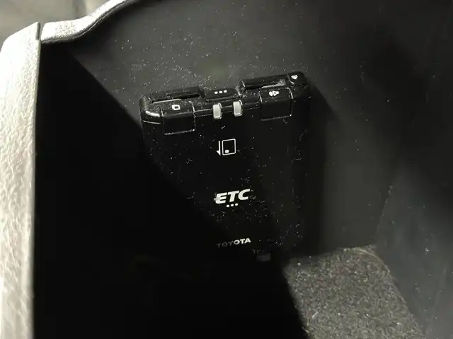トヨタ ハイラックス Z ブラックラリーエディション 三重県 2019(令1)年 9.9万km アティチュードブラックマイカ 2.4L ディーゼルターボ/パートタイム4WD/MTモード付フロア6AT/純正 7インチナビ NSZT-W68T/（AM/FM/CD/DVD/TV/SD/SDREC/Bluetooth）/バックガイドモニター/ドライブレコーダー 前後/ETC/Toyota Safety Sense/・プリクラッシュセーフティ［PCS］/・レーンディパーチャーアラート［LDA］/・ダウンヒルアシストコントロール［DAC］/・ヒルスタートアシストコントロール［HAC］/・EBD（電子制動力配分制御）付ABS＆ブレーキアシスト/・VSC＆TRC/・緊急ブレーキシグナル/装備/・豪州トヨタ純正バグガード/・ハードトノカバー（施錠機能・ダンパー付）/・クルーズコントロール/・オートエアコン/・プッシュスタート/・オートライト/・フロント＆リヤフォグランプ/・ブラックラリーED専用 18inAW（ブラック塗装）